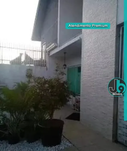 Casa à Venda em Curitiba, no bairro Sítio Cercado, com 4 quartos, suíte, 3 salas, 3 banhei