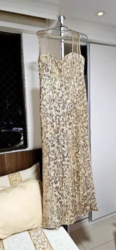 Lindo vestido de festa dourado