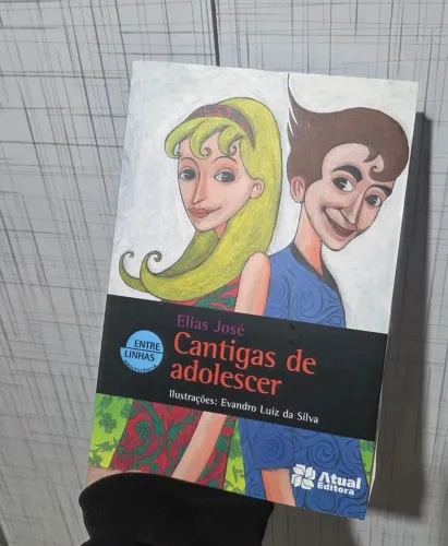 Kit de livros paradidáticos "De cabeça baixa" e "Antigas cantigas de adolescer"