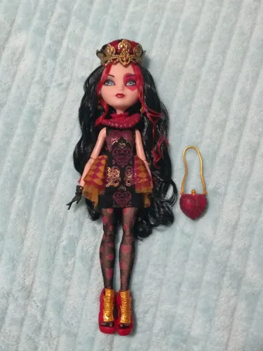 Boneca Ever After High Lizzie Hearth