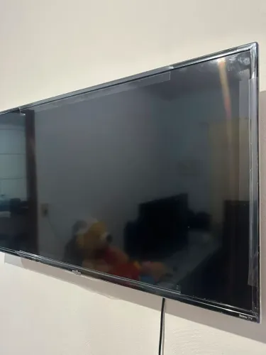 Tv SMART 43 no plástico zerada