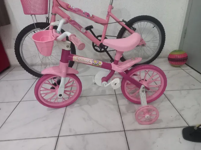 Vende-se duas bicicletas de criança