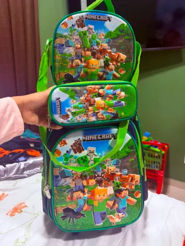 Vendo kit de mochila infantil do Minecraft pouco usada.