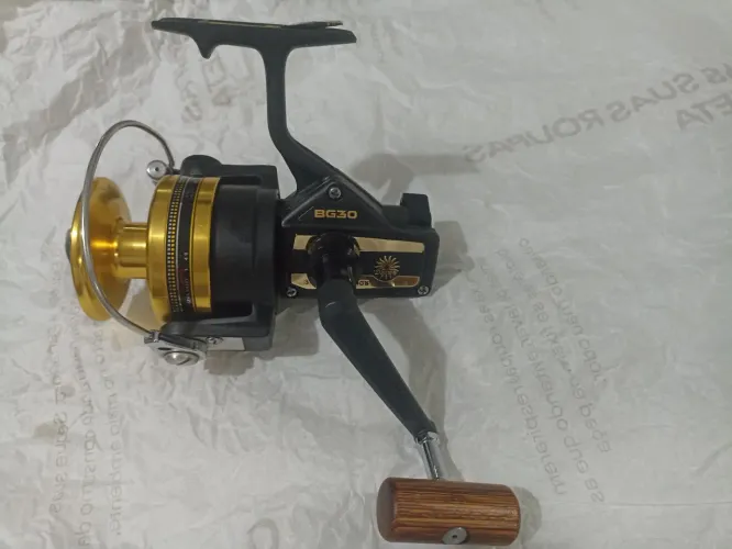 Molinete Daiwa BG 30 