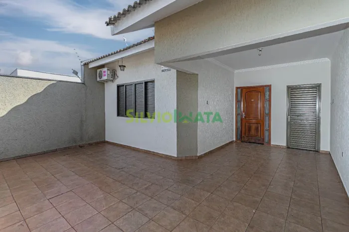 Sobrado à Venda no Jardim Oásis em Maringá/PR 174,81 m² Privativos, Suíte e Espaço Gourmet