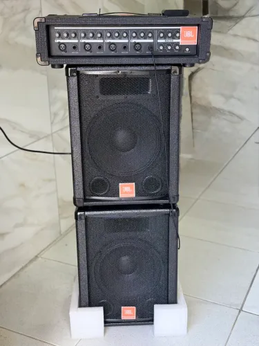 Caixas de som com mesa amplificada 