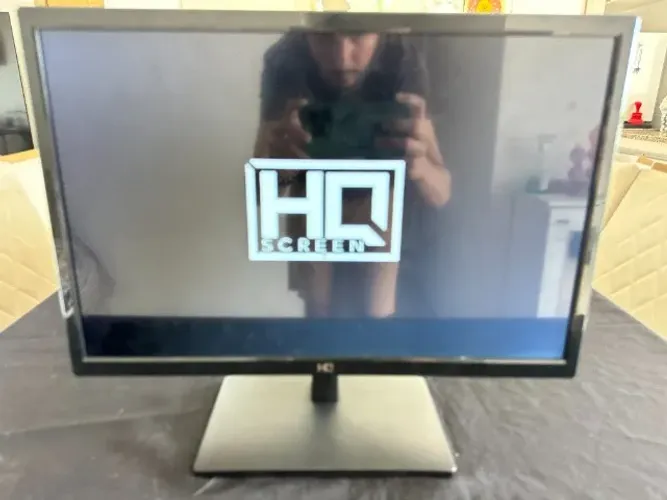2 Monitores HQ 19'5 Led ( 180,00 CADA)
