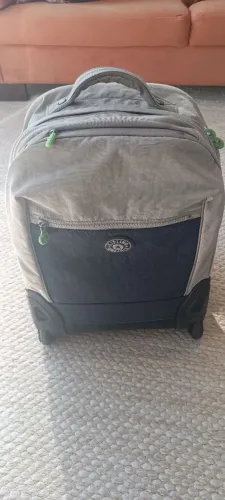 Mochila Escolar de Rodinha Kipling em Perfeito Estado