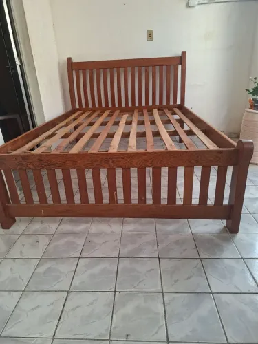 Cama de casal de madeira maciça SUPER fácil de montar só basta encaixar e pronto !