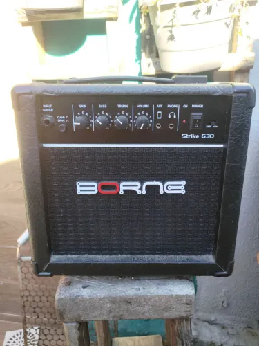 Amplificador cubo para guitarra