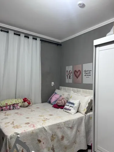 Vendo guarda-roupa e cama de casal