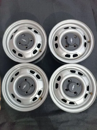 Rodas e calotas originais Chevette DL
