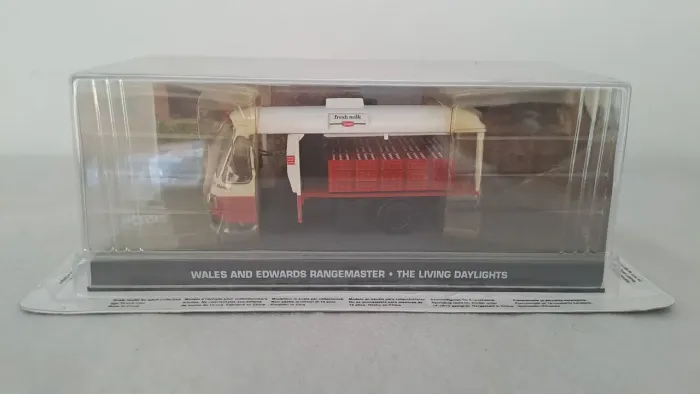 ** MT Wales and Edwards 1:43 James Bond Lacrado no Blister