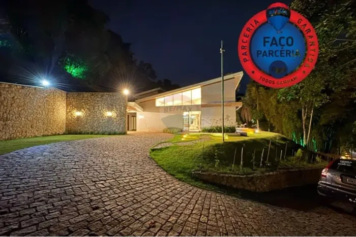 Casa Moderna e luxuosa no Condomínio Arvoredo - Totalmente mobiliada