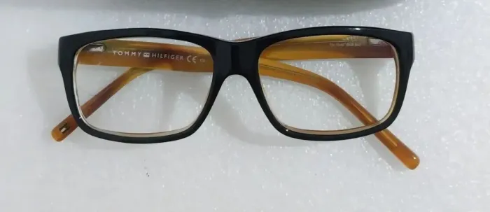 Oculos Thommy Hilfiger - SEM CASE (porta óculos)