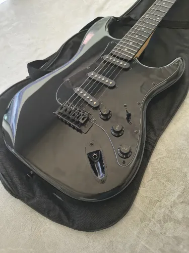 Guitarra Strato Tagima TG500