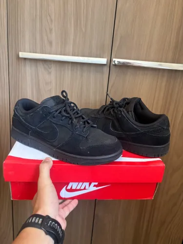 NIKE DUNK LOW SE