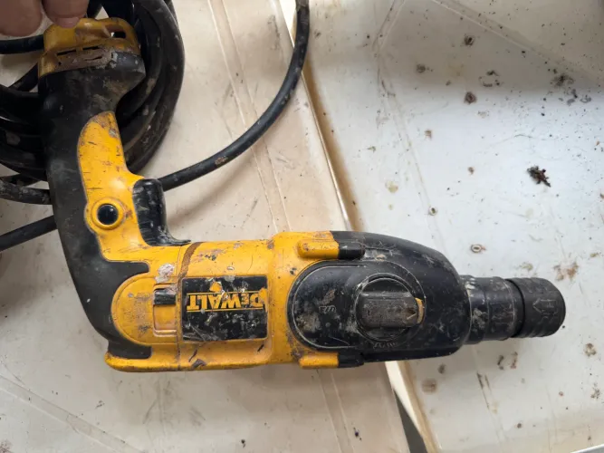 Furadeira e martelete Dewalt