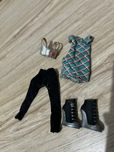 Monster High- Roupa completa Frankie Passeio no Shopping