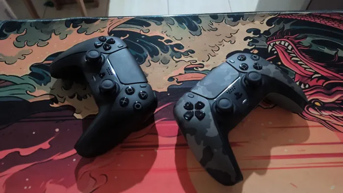 Dualsense Midnight Black e Camuflado Juntos 