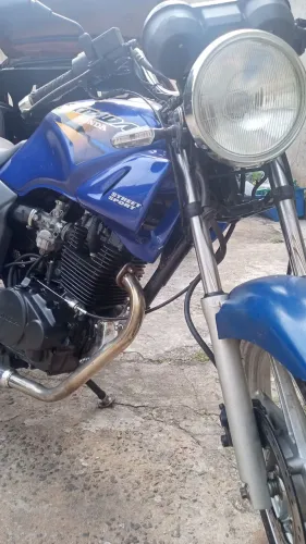 Vende-se cbx 200 Strada impecável, motor feito recentemente valor $ 8.000,00