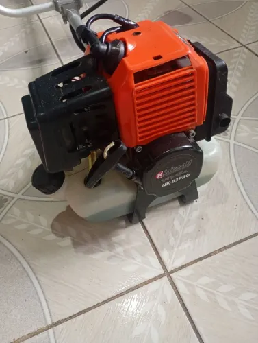 Vendo roçadeira nakasaki 83cc