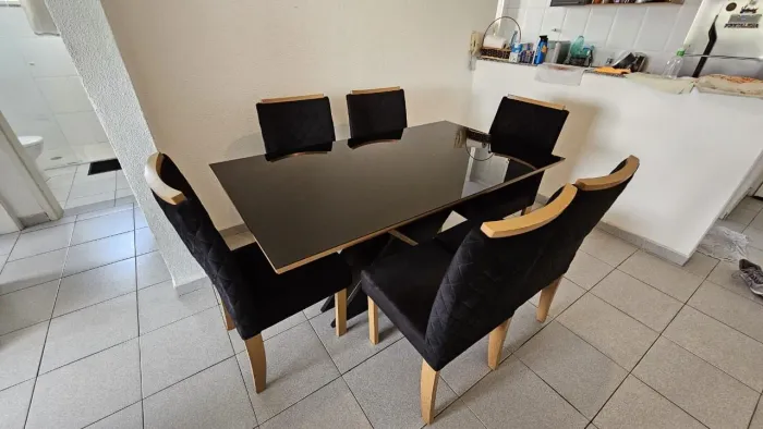 Mesa e cadeiras ( perfeito estado)