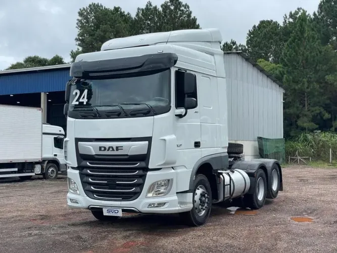 DAF XF 480 6X2 ANO 2024 EURO 6 - COM 51 MIL KM - KIT DEFLETOR COM CHAPÉU