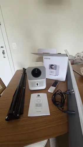 Projetor Byintek U4 Love - pouquíssimo usado