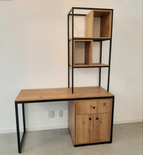 Mesa de escritório em mdf e aço estilo industrial