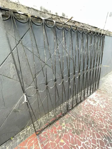 Aceito cartão - grade de ferro  largura : 2,21m - altura: 1,71m 