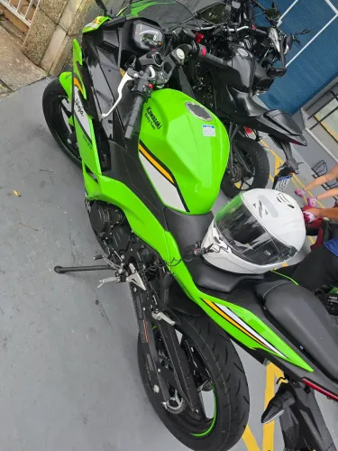 Ninja 500 KRT verde zero