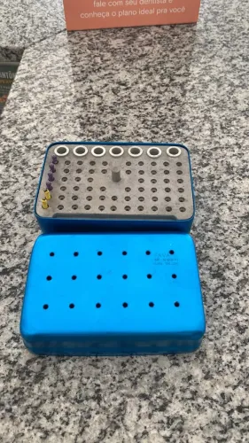 Estojo endodôntico perfurado 