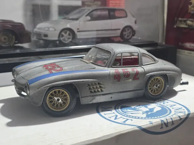 Miniatura 1:18 mercedes 300 sl race 452 burago fim de corrida suja