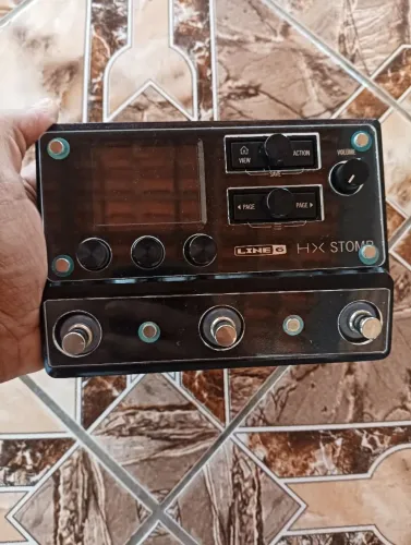 Pedaleira LINE 6 HX STOMP