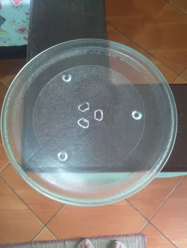 Prato de microondas 20 LTS em perfeito estado.