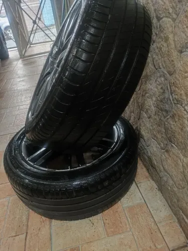 Duas Rodas Universal Aro 17 e Pneu Michelin 215/50
