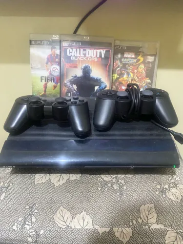 Ps3 super slim desbloqueado com 500gb e 2 controles