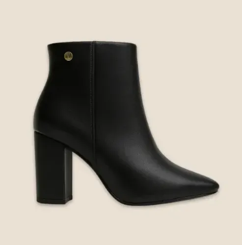 Bota cano curto salto preto