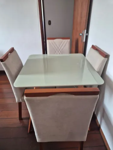 Mesa jogo com 4 cadeiras