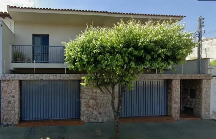 Casa 4 Dormitórios para locação em Franca - SP