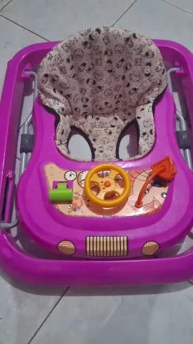 Andador para bebê rosa