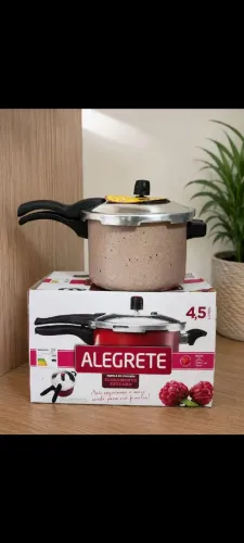 Panela de pressão com fechamento externo 4,5 L, Marca Alegrete, Cor Bege