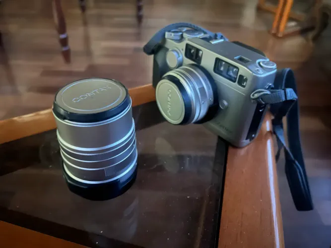 Câmara fotográfica contaxG2 lente 2/35mm e 2,8/90mm