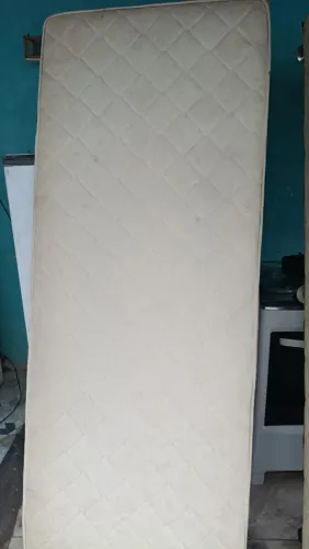 Duas cama Box solteiro por 250