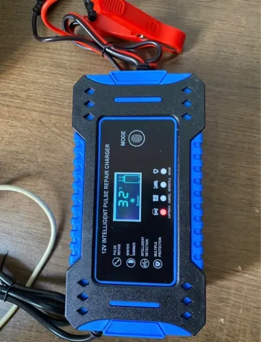 Carregador de Bateria Carro e Moto 12V