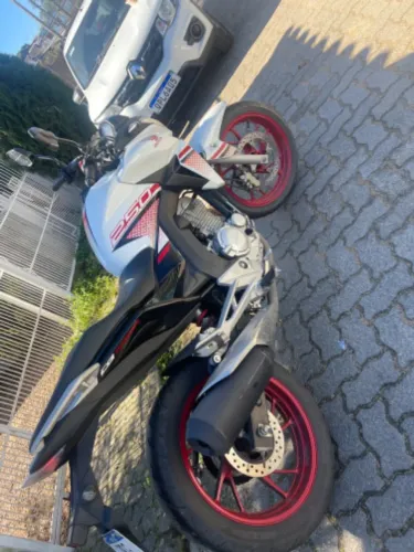 ÚNICA DONA - CB250 Honda