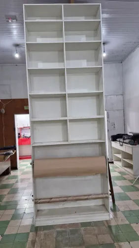 Armário em MDF com Nichos - Usado