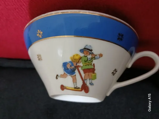 Vendo xícara em porcelana raridade