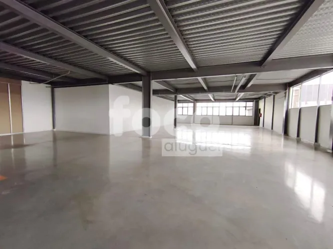 Sala em condomínio corporativo no Granja Marileusa